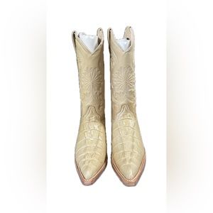 Women’s Beige Western Cowboy Boots - Classic Embroidered Leather